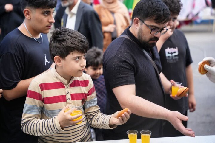 تصاویر/ موکب پذیرایی مسجد جنرال ارومیه در عید بزرگ غدیر خم