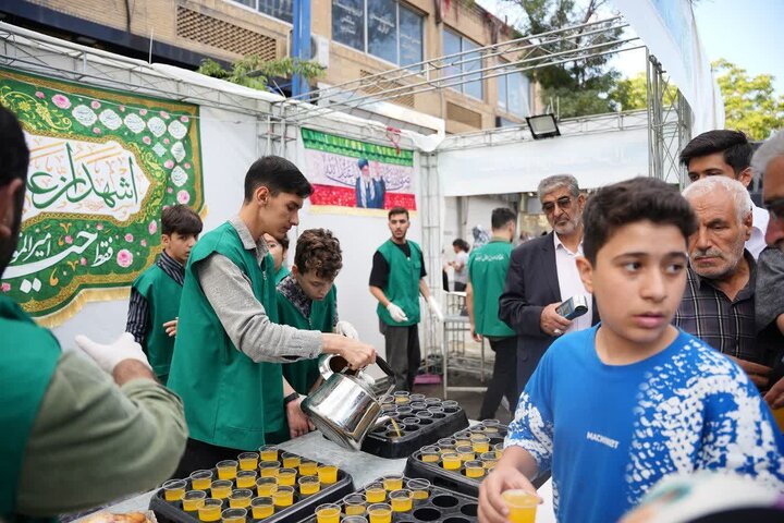 تصاویر/ موکب پذیرایی مسجد جنرال ارومیه در عید بزرگ غدیر خم