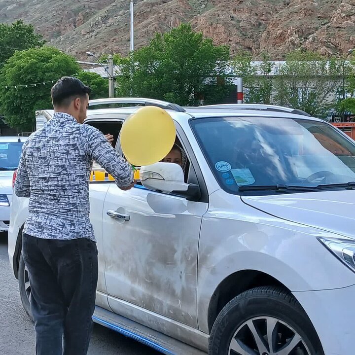 تصاویر/  ایستگاه صلواتی مدرسه علمیه ماکو به مناسبت عید سعید غدیر