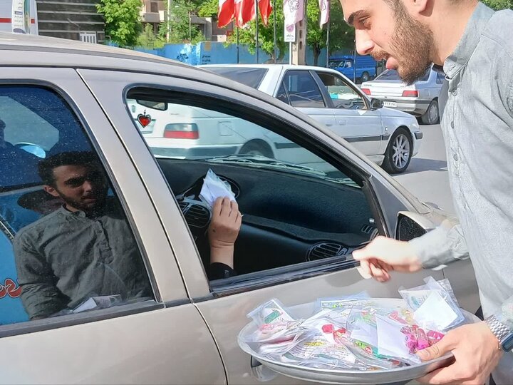 تصاویر/  ایستگاه صلواتی مدرسه علمیه ماکو به مناسبت عید سعید غدیر