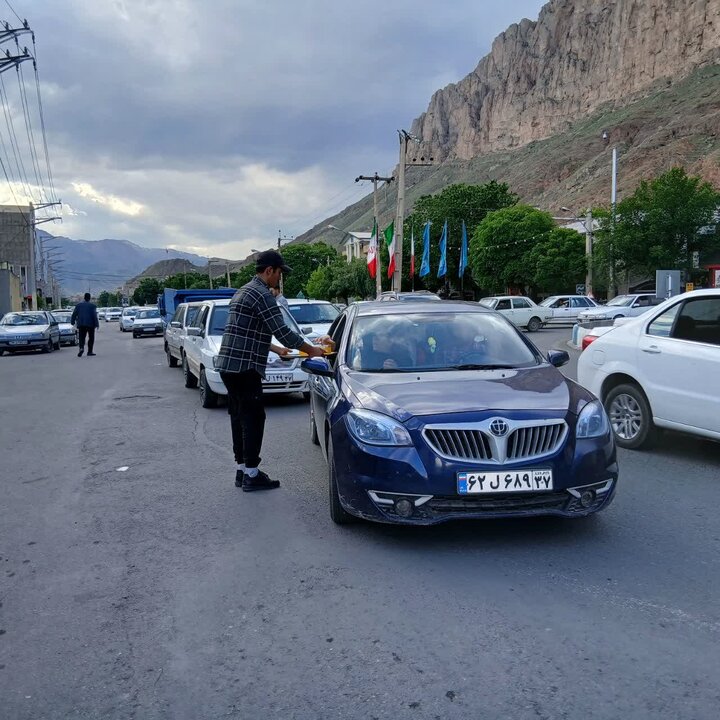 تصاویر/  ایستگاه صلواتی مدرسه علمیه ماکو به مناسبت عید سعید غدیر