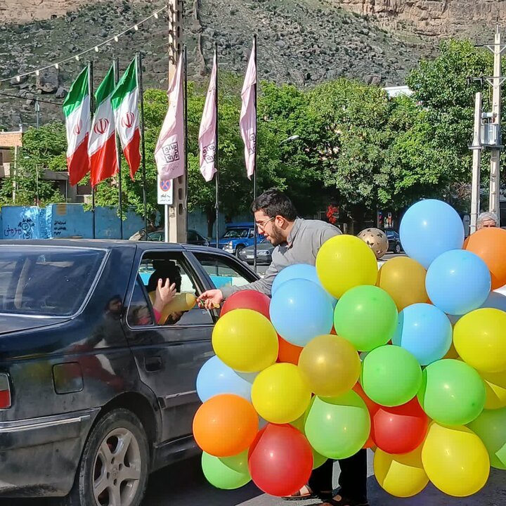 تصاویر/  ایستگاه صلواتی مدرسه علمیه ماکو به مناسبت عید سعید غدیر