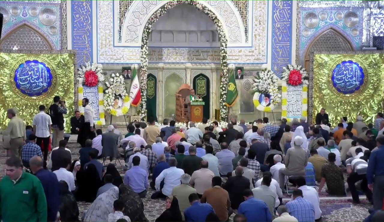 ویژه‌برنامه «میثاق با غدیر؛ میراث امام خمینی(ره)» که در رواق امام خمینی(ره) حرم مطهر رضوی و با حضور زائران و مجاوران حضرت علی بن موسی الرضا(ع)