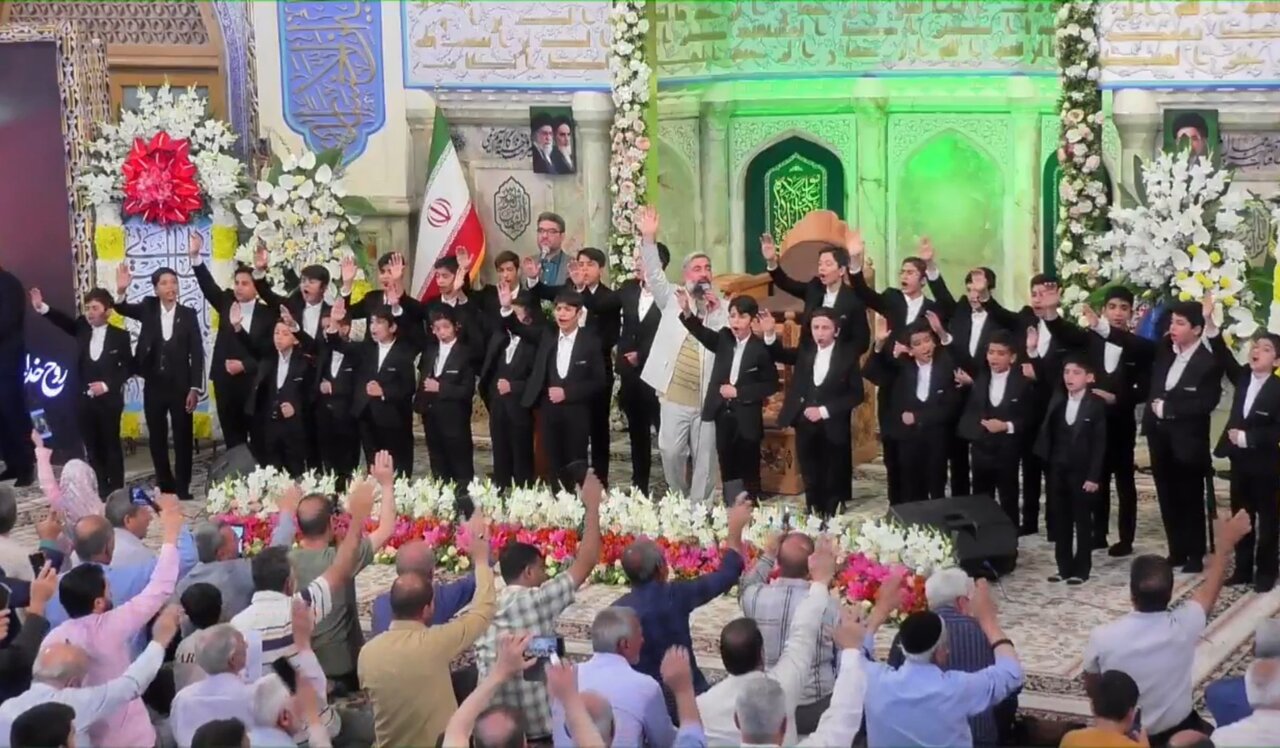 ویژه‌برنامه «میثاق با غدیر؛ میراث امام خمینی(ره)» که در رواق امام خمینی(ره) حرم مطهر رضوی و با حضور زائران و مجاوران حضرت علی بن موسی الرضا(ع)