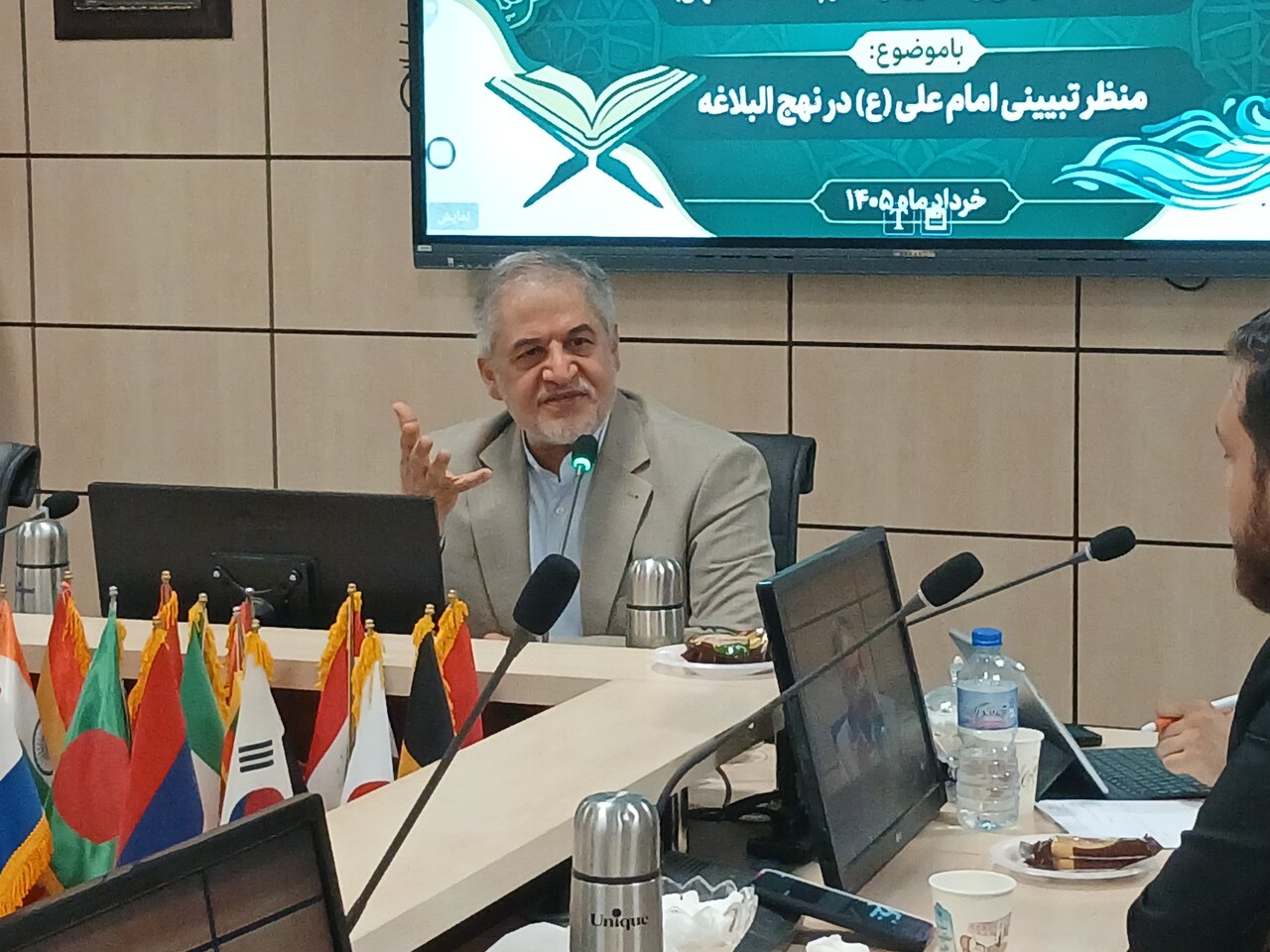نشست هم‌اندیشی اساتید دانشگاه فردوسی مشهد با موضوع «منظر تبیینی امام علی(ع) در نهج‌البلاغه» که در سالن شهید عدالکریمی دانشکده الهیات