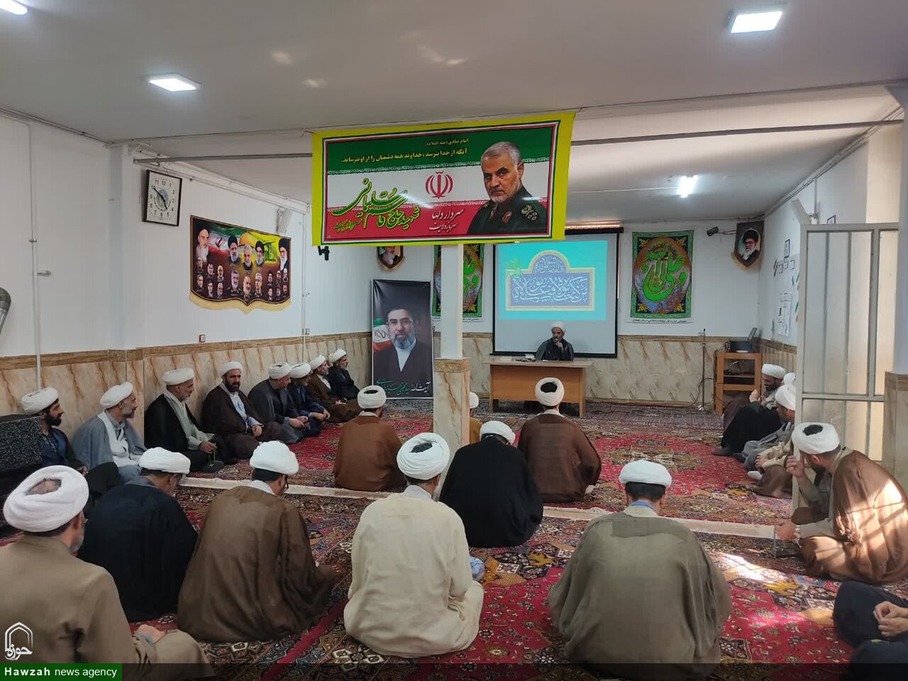 نشست بصیرتی روحانیون نهاوندی با حضور سخنگوی هیئت رئیسه مجلس برگزار شد+تصاویر