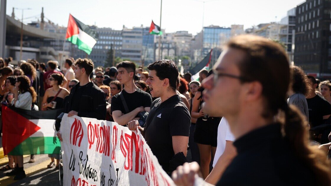 اعتراض حامیان فلسطین به کشتی حامل گردشگران اسرائیلی در یونان