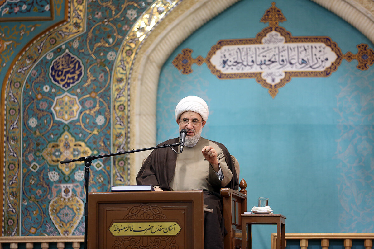 İmam Xomeyni (r) cəmiyyətin vilayətlə əlaqəsini təsirli ictimai qüvvəyə çevirdi / İslam İnqilabı milli dəyərlərin dirçəlişində dönüş nöqtəsi oldu