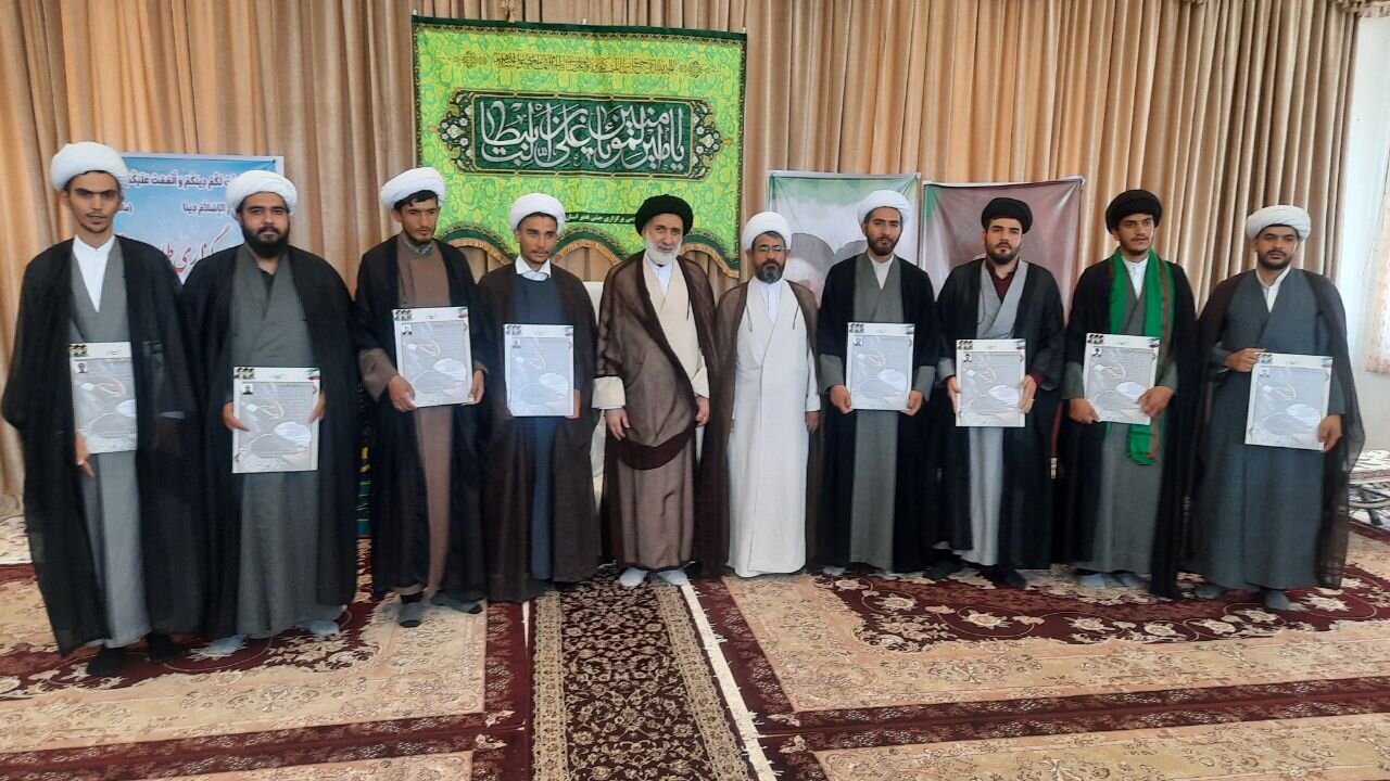تصاویر/ آیین عمامه گذاری طلاب حوزه علمیه  چهارمحال و بختیاری
