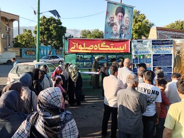 برپایی ایستگاه صلواتی مدرسه علمیه شیخ علیخان تویسرکان در روز عید غدیر+فیلم و تصاویر