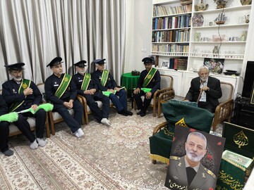 خادمان حرم حضرت شاهچراغ(ع) میهمان خانواده سپهبد شهید موسوی + تصاویر