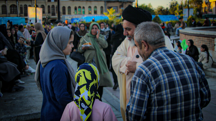 تصاویر/اهدای عیدانه طلاب سادات در میهمانی کیلومتری غدیر همدان