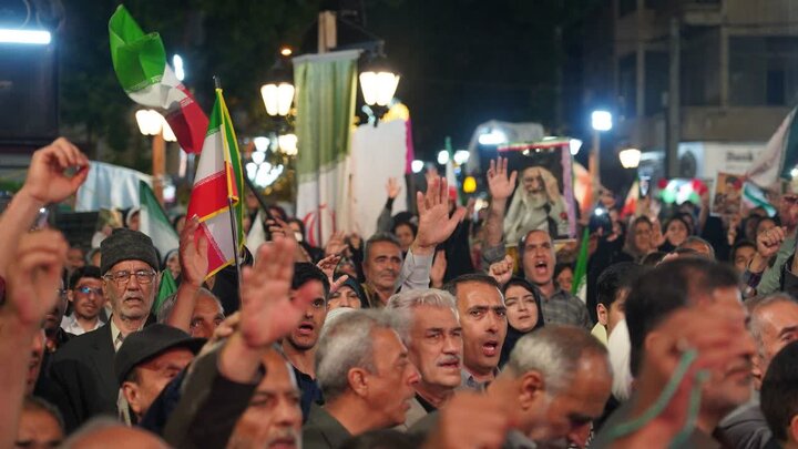 تصاویر/ اجتماع مردمی در نود و ششمین شب از شب های مقاومت در خوی