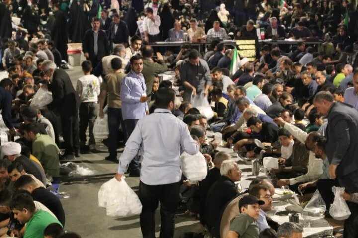 تصاویر/ سفره اطعام 5000 نفری در میاندوآب