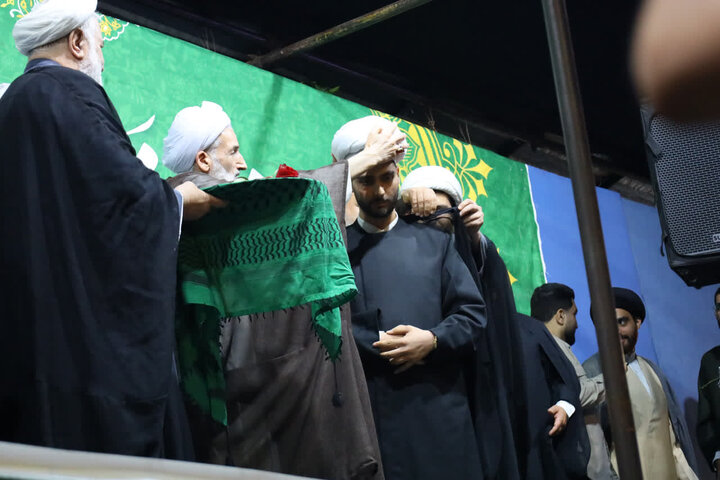 آئین باشکوه عمامه گذاری جمعی از طلاب شهرستان ساری