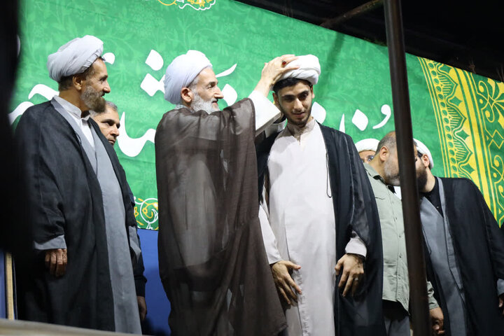 آئین باشکوه عمامه گذاری جمعی از طلاب شهرستان ساری