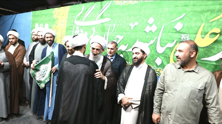 آئین باشکوه عمامه گذاری جمعی از طلاب شهرستان ساری