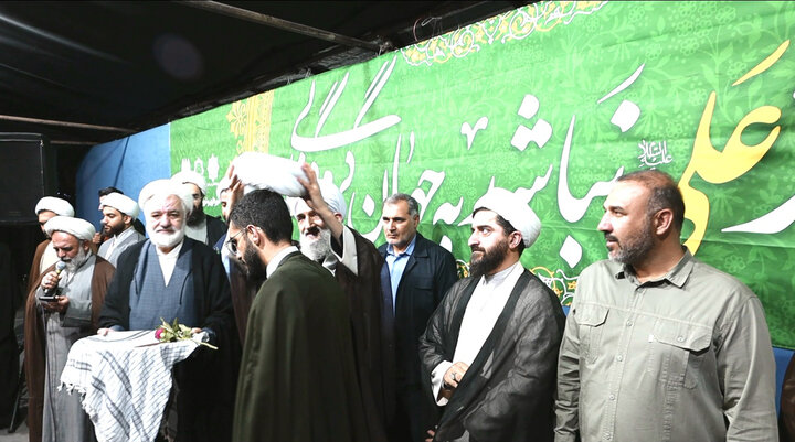 آئین باشکوه عمامه گذاری جمعی از طلاب شهرستان ساری