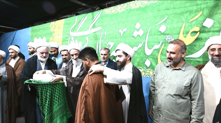 آئین باشکوه عمامه گذاری جمعی از طلاب شهرستان ساری