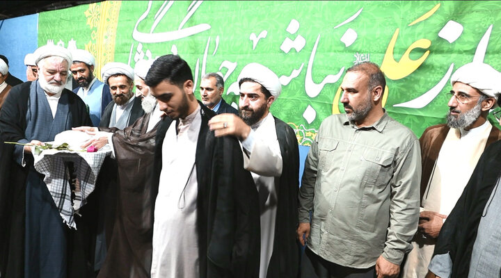 آئین باشکوه عمامه گذاری جمعی از طلاب شهرستان ساری