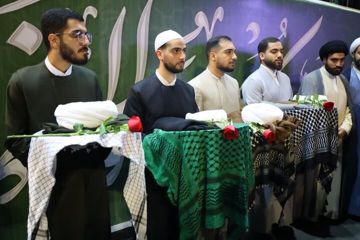 تصاویر/ آیین عمامه گذاری در میدان امام حسین (ع) شهرستان ساری
