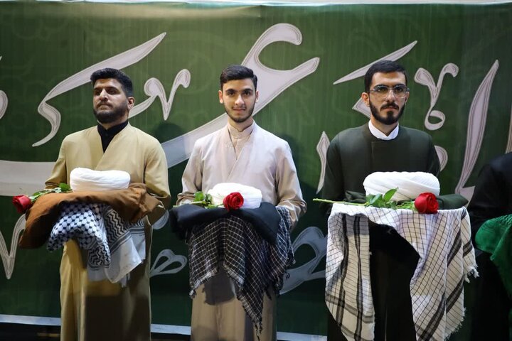 تصاویر/ آیین عمامه گذاری در میدان امام حسین (ع) شهرستان ساری