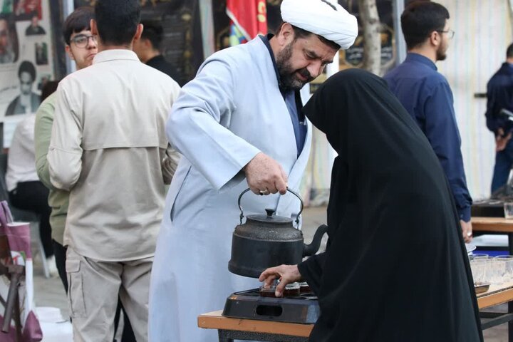 تصاویر/ فعالیت موکب مدرسه علمیه نقده در روز غدیر خم