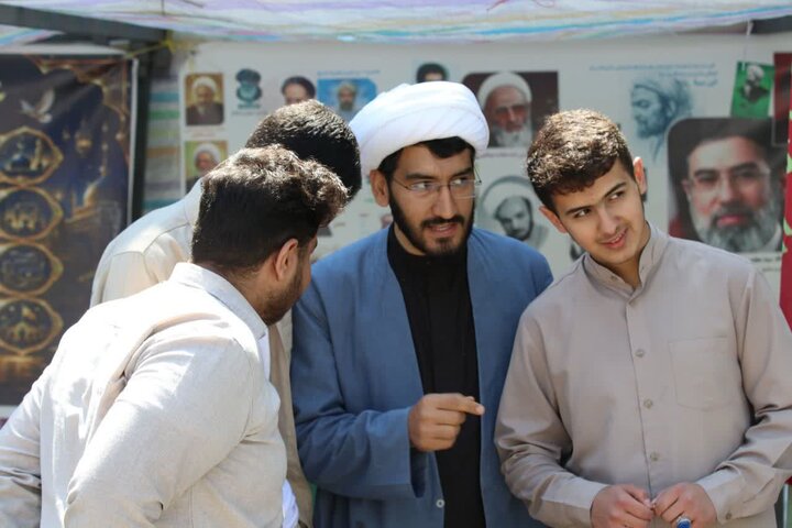 تصاویر/ فعالیت موکب مدرسه علمیه نقده در روز غدیر خم
