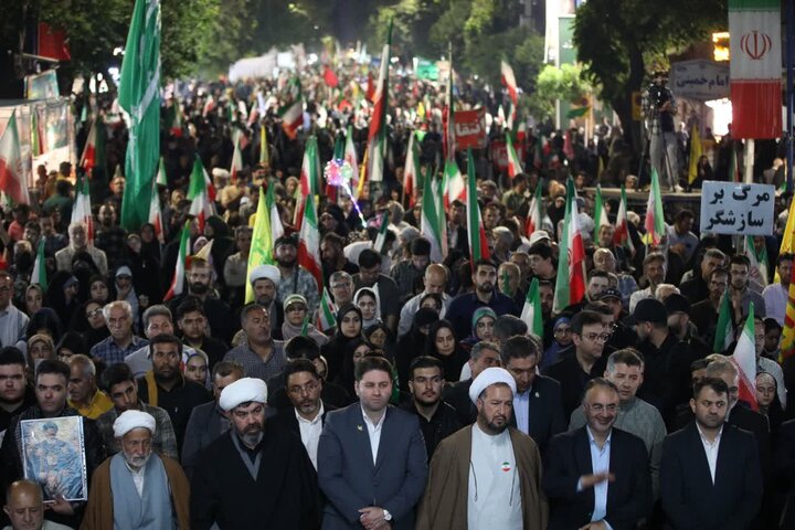تصاویر/ نود و ششمین شب از قرار شبانه،تبلور حماسه حضور و ایستادگی مردم ولایتمدار و غیور ارومیه