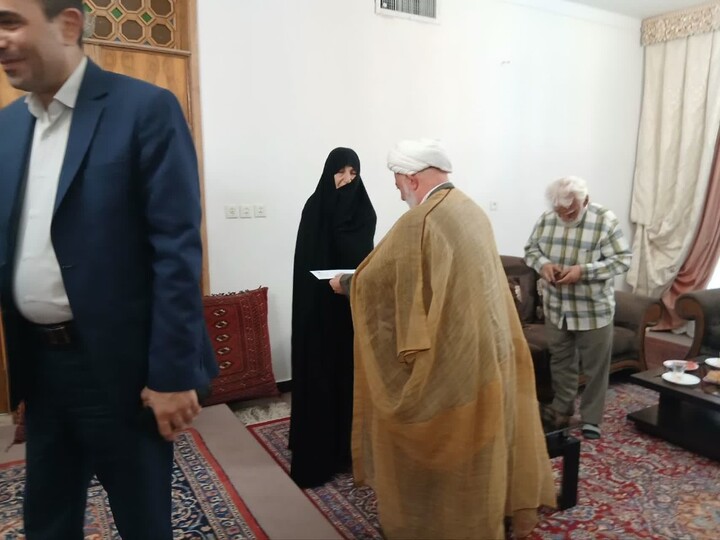 تصاویر/ دیدار امام جمعه شاهرود با سه خانواده شهید