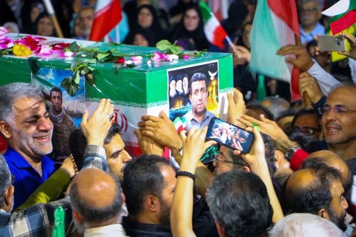 تصاویر/ وداع با شهید غلامحسین کریمی در بوشهر