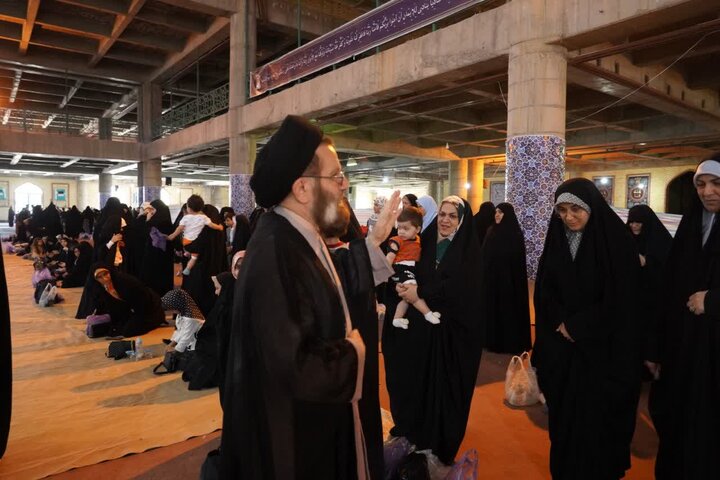تصاویر/میهمانی ویژه طلاب و اساتید حوزه های علمیه لرستان در مصلای الغدیر خرم آباد