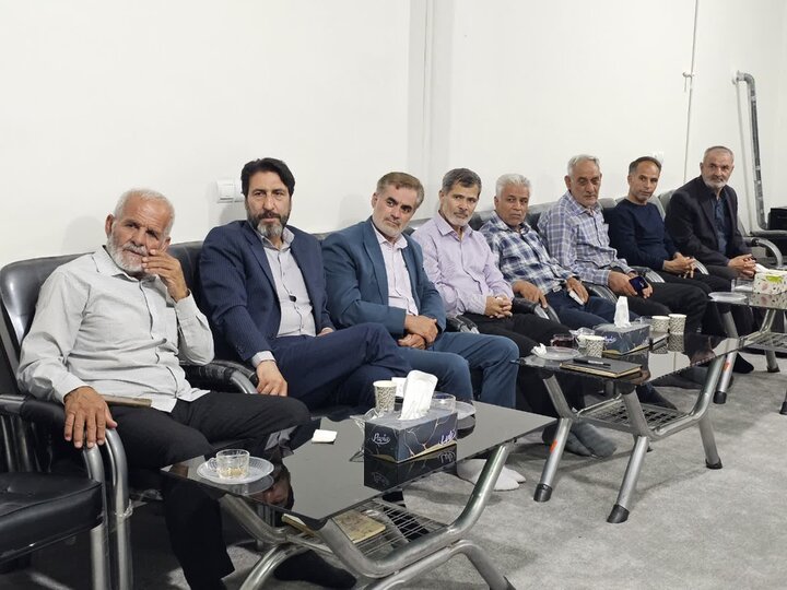 تصاویر / دیدار جمعی از شاعران با امام جمعه شهرستان بویین زهرا