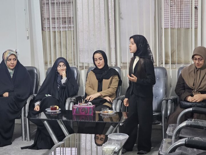 تصاویر / دیدار جمعی از شاعران با امام جمعه شهرستان بویین زهرا