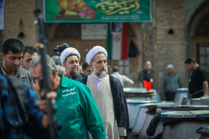 تصاویر / بازدید امام جمعه قزوین از آشپزخانه مرکزی پخت اطعام علوی