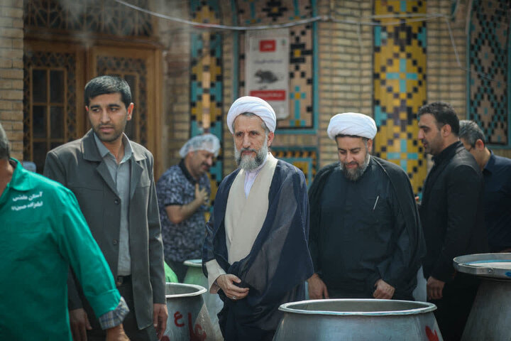 تصاویر / بازدید امام جمعه قزوین از آشپزخانه مرکزی پخت اطعام علوی