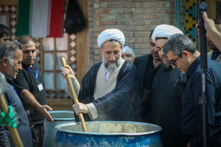تصاویر / بازدید امام جمعه قزوین از آشپزخانه مرکزی پخت اطعام علوی
