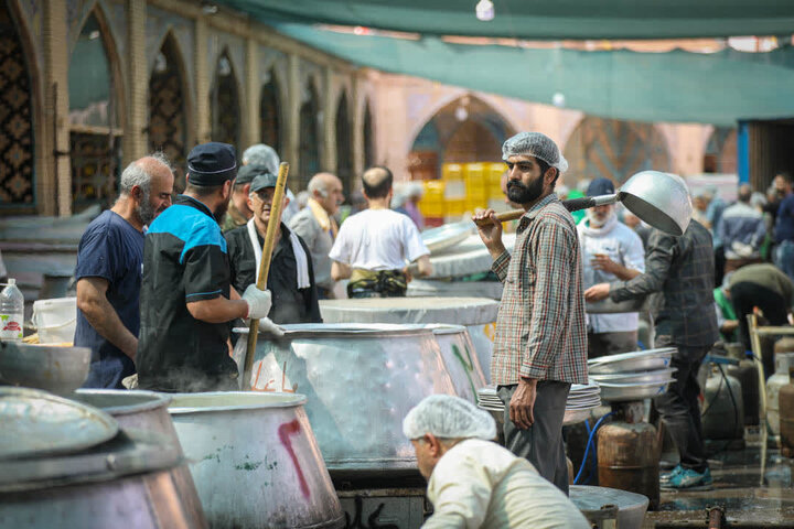 تصاویر / بازدید امام جمعه قزوین از آشپزخانه مرکزی پخت اطعام علوی