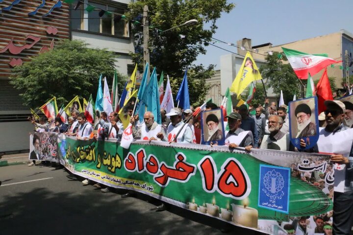 تصاویر/ راهپیمایی یوم الله ۱۵ خرداد با حضور کفن پوشان ورامینی