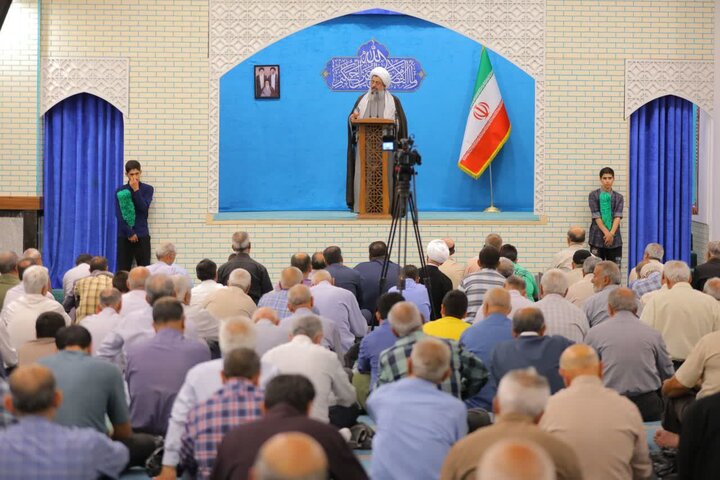 تصاویر/ اقامه نماز جمعه در ساوجبلاغ