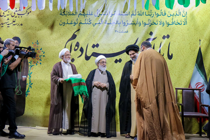 تصاویر/ مراسم عمامه گذاری به مناسبت عید غدیر