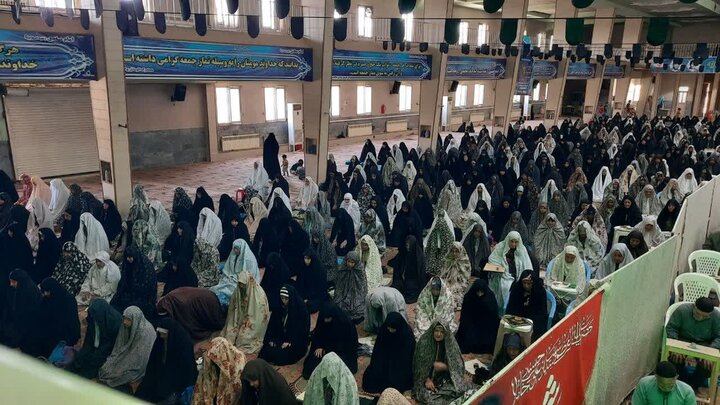 تصاویر/اقامه نماز عبادی سیاسی جمعه در خمین