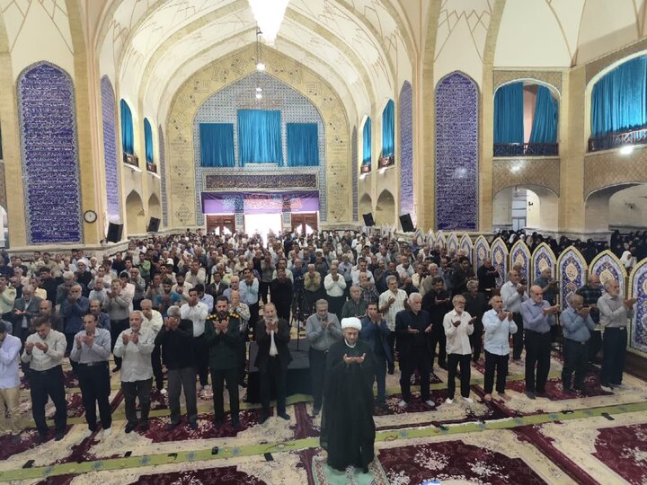 تصاویر/ اقامه نمازجمعه شهر بم