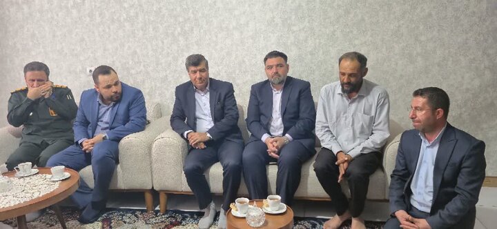 تصاویر / دیدار امام جمعه آبیک با خانواده شهدای جنگ رمضان