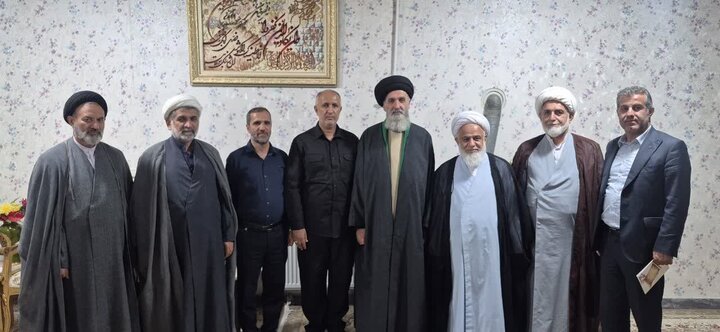 تصاویر / دیدار امام جمعه آبیک با خانواده شهدای جنگ رمضان
