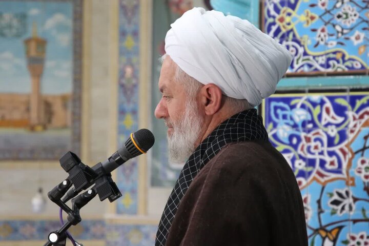 تصاویر / اقامه نماز جمعه در مصلی های سراسر استان همدان