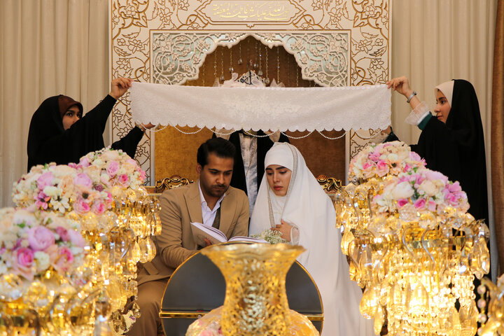 آغاز پیوند مقدس ازدواج زوج‌های جوان در حریم کبریایی کریمه اهل‌بیت(س)