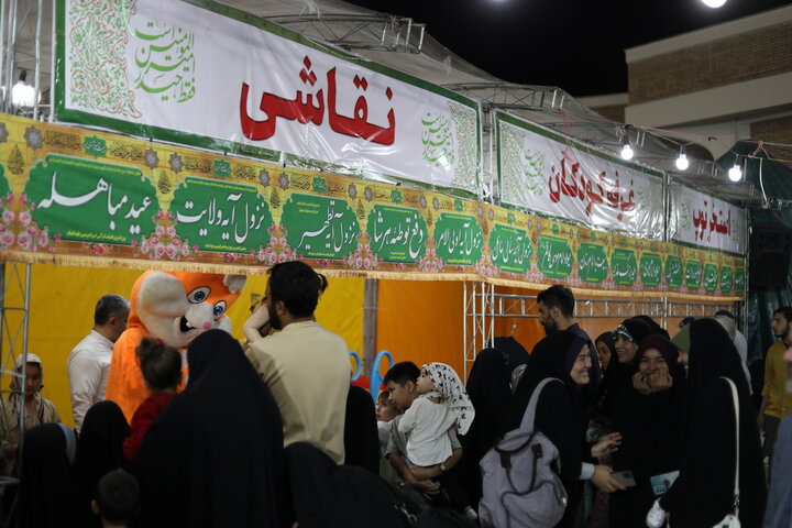 استقبال زائران حرم بانوی کرامت از نمایشگاه غدیر در شب عید الله الاکبر