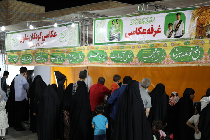 استقبال زائران حرم بانوی کرامت از نمایشگاه غدیر در شب عید الله الاکبر