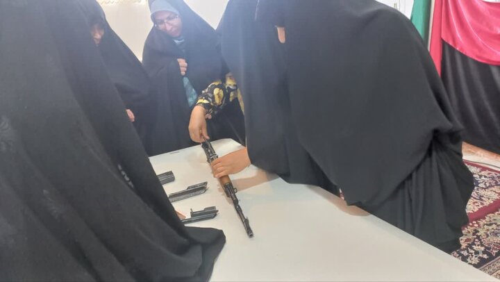 برگزارری کلاس آموزشی اسلحه شناسی مدرسه‌علمیه‌فاطمه‌الزهرا‌لبتول‌ کشکوئیه